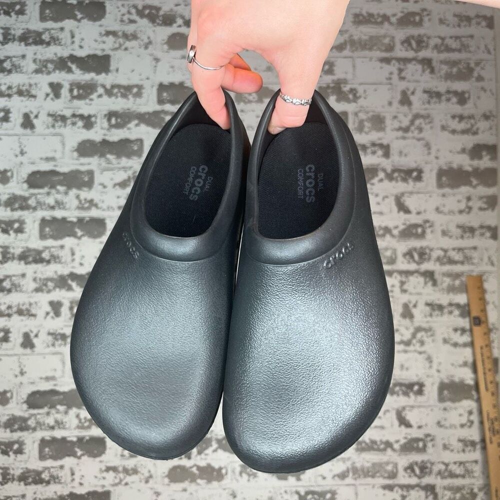 Crocs | women black dual comfort clogs